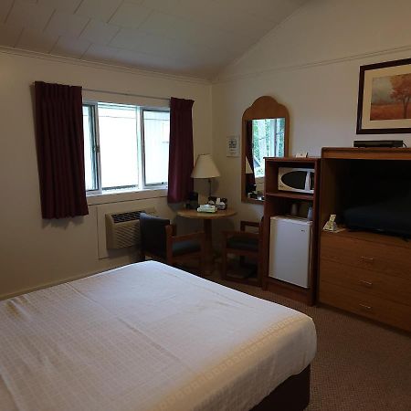 Hickory Grove Motor Inn - Cooperstown Extérieur photo