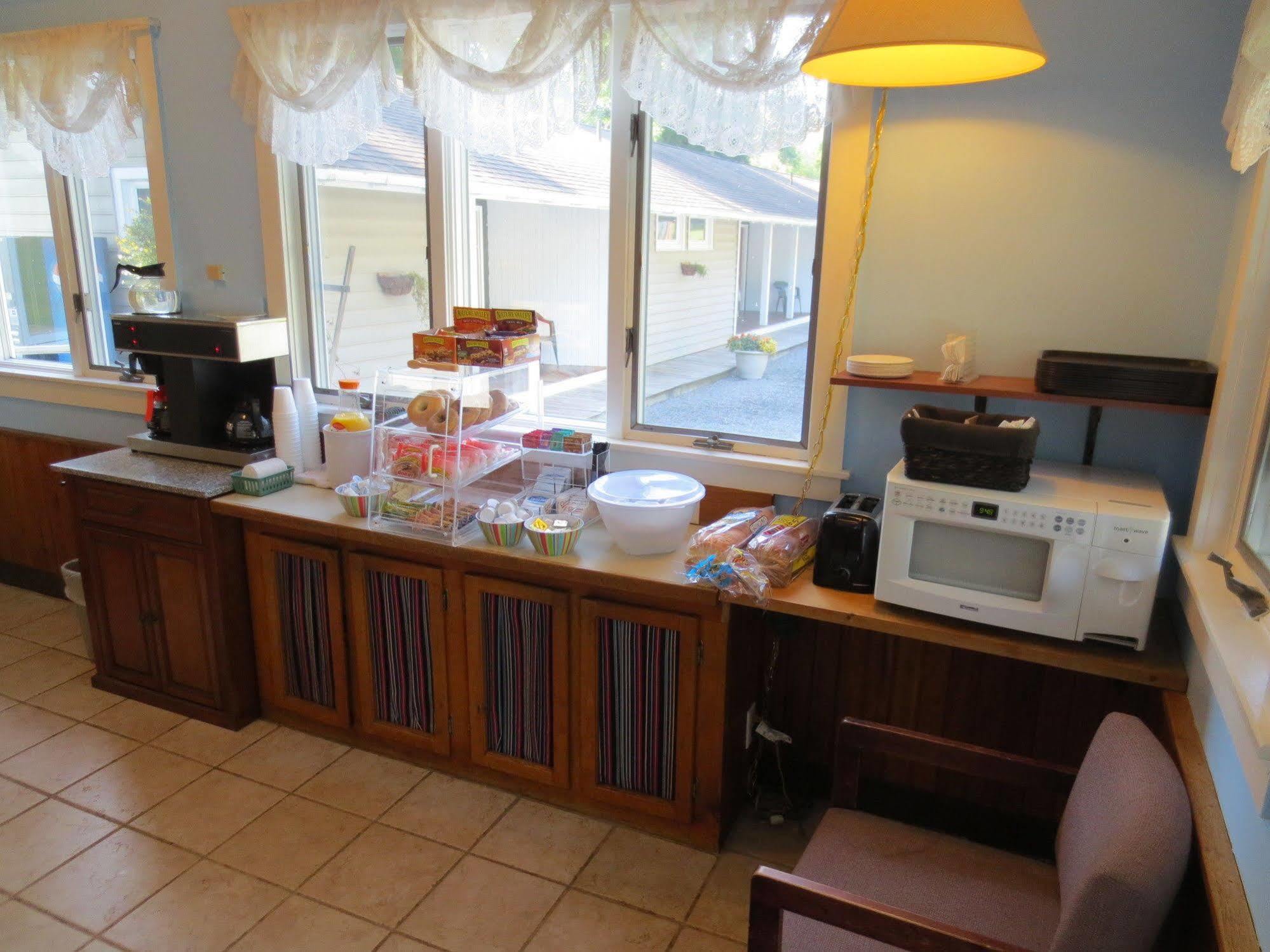 Hickory Grove Motor Inn - Cooperstown Extérieur photo