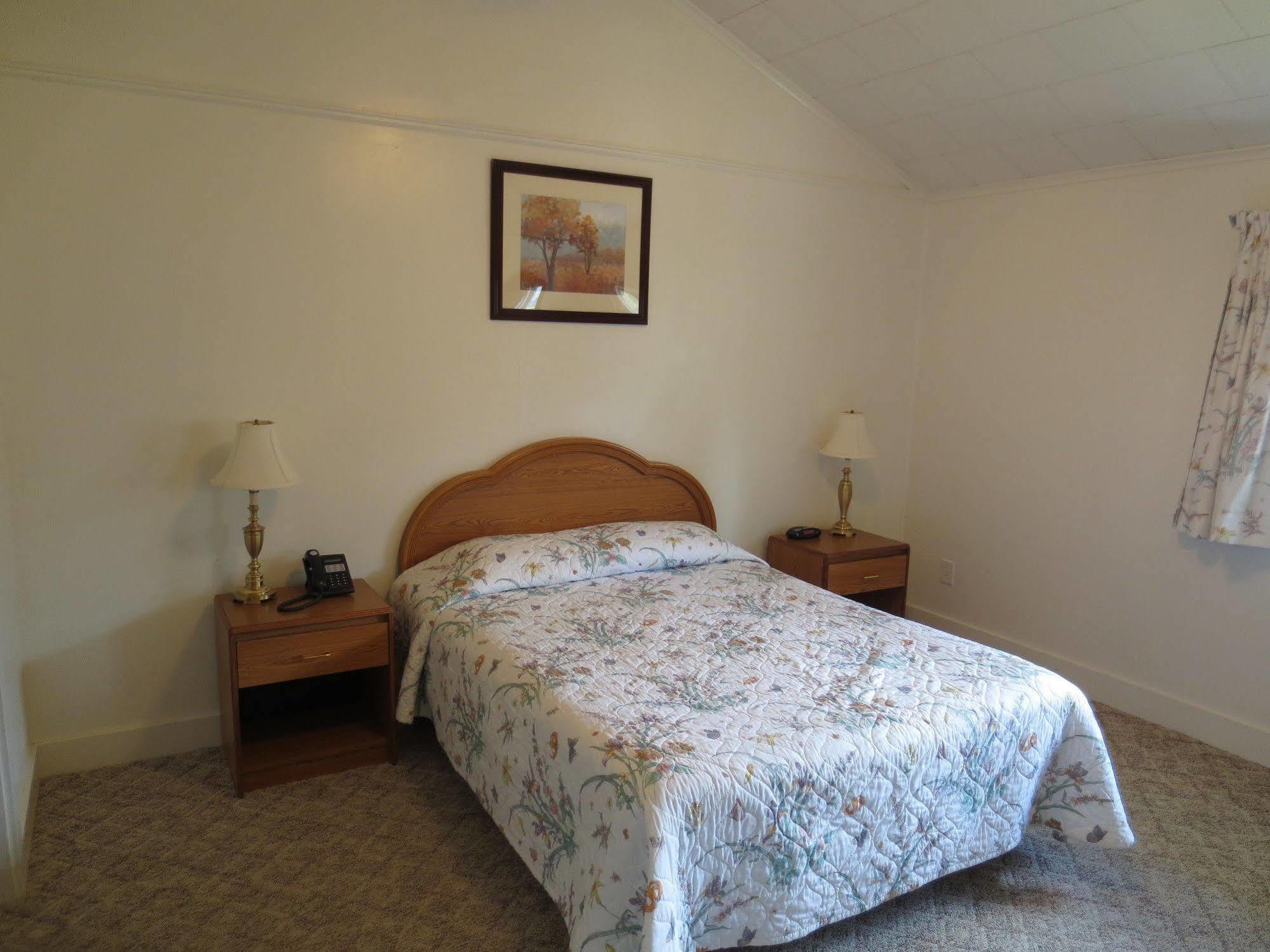Hickory Grove Motor Inn - Cooperstown Extérieur photo